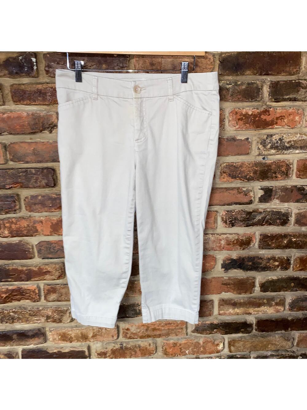 St. John's Bay Cream Flat Front Capri Cropped Pants Women's Size 8